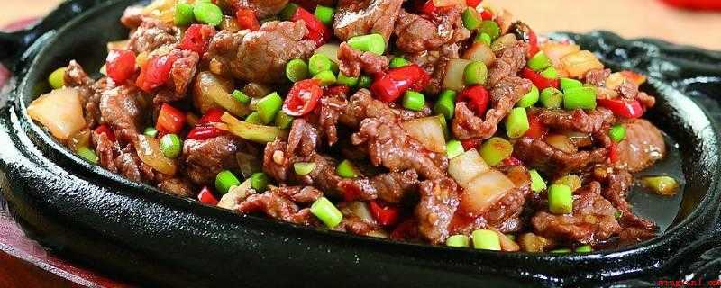 铁板菜有哪些特色菜(铁板洋葱牛肉,铁板培根花菜)