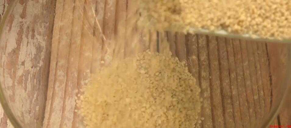 芝麻怎么炒（芝麻的家常做法,简单又好吃）