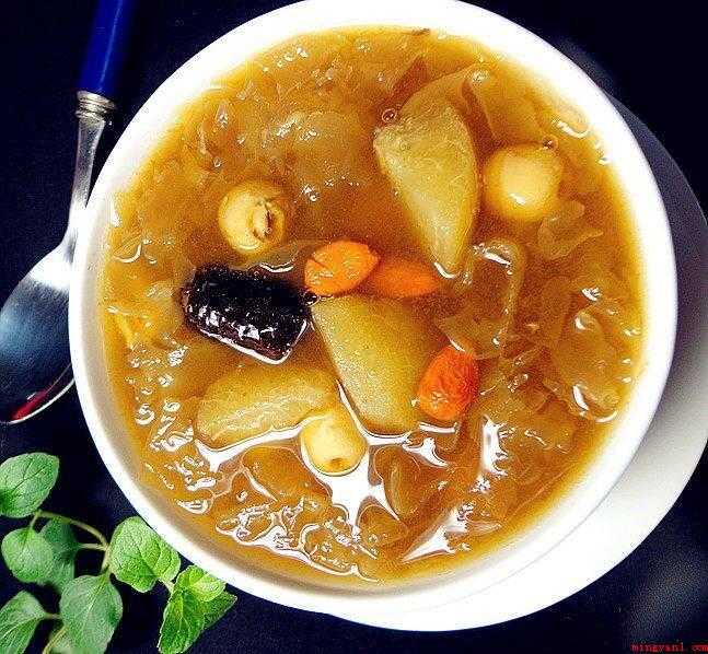 新鲜的莲子怎么做好吃（银耳和莲子洗净泡的做法）