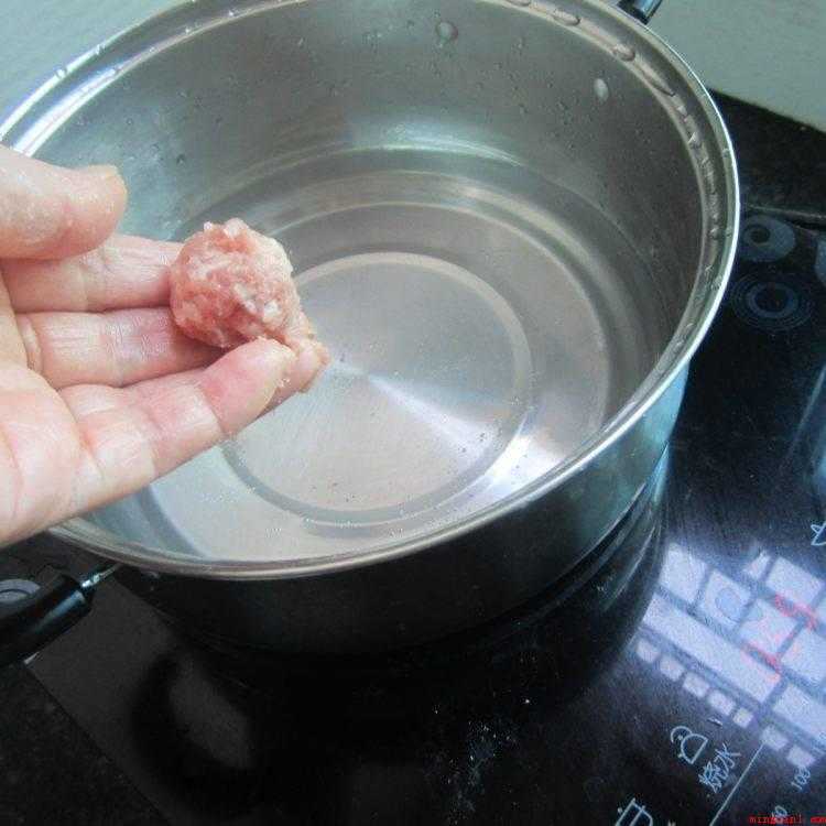 清水丸子肉馅怎么调(小火煮丸子营养成分 )