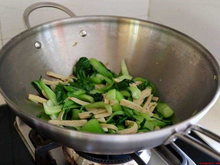 菜怎么炒好吃（青菜的嫩叶供蔬菜用,为中国最普遍蔬菜之一）
