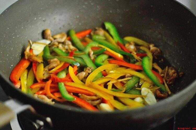 剔骨鸡腿肉怎么做好吃(鸡腿这样做,简单又好吃)