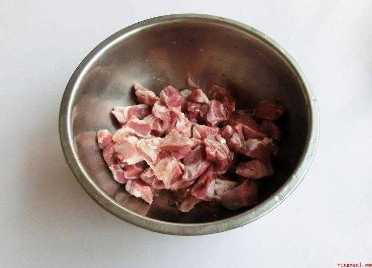 微波炉烤羊肉串的温度和时间(羊腿肉切小块,腌制2小时,烤制10~15分钟)