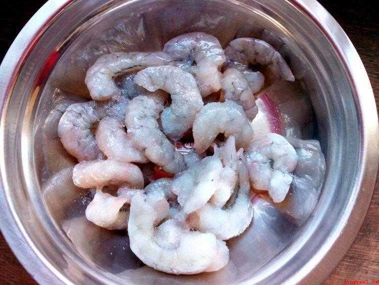 干虾仁太硬怎么做好吃(虾仁中添加少量盐和米酒腌渍一会)