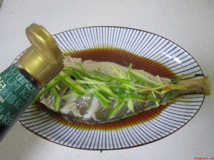 大黄鱼怎么做(青椒丝和姜丝的做法_健康频道)