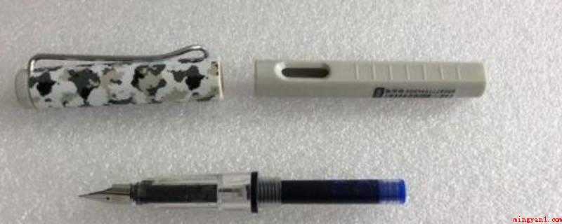 新买的钢笔怎么换墨囊