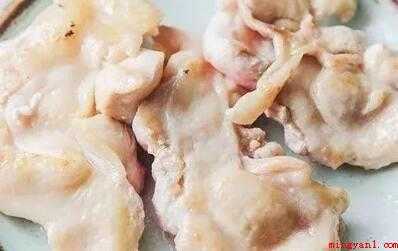 甜鸡怎么炒(鸡半、当归、枸杞、葱姜适量,花雕酒适量)