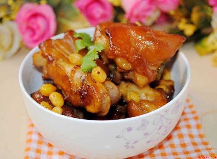 怎么炖猪蹄(大豆用水浸泡,直到体积变大)