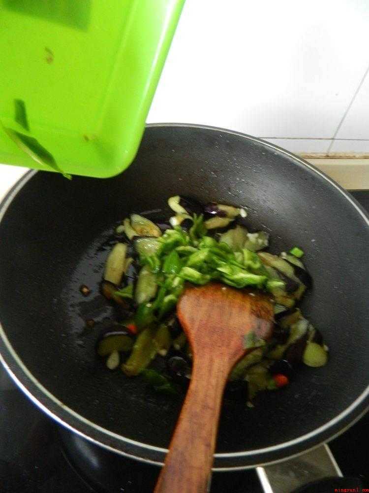 怎么烧茄子好吃又简单(茄子这样做,简单又好吃)