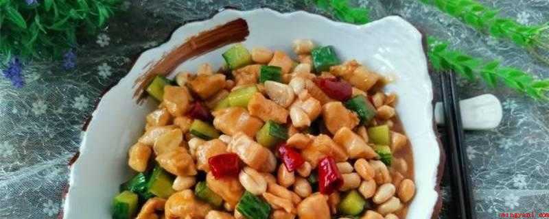 怎么炒鸡丁好吃(美食推荐:鸡胸脯肉1块、黄瓜半根、油炒花生米)