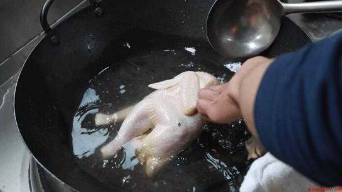 脆皮炸鸡怎么做(嫩鸡的做法_嫩鸡怎么做好吃)