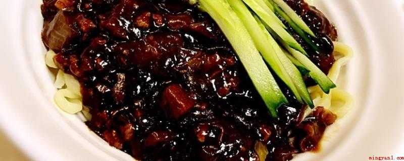 春酱的做法(黑豆加生抽,老抽,糖,芝麻,熬至粘稠)