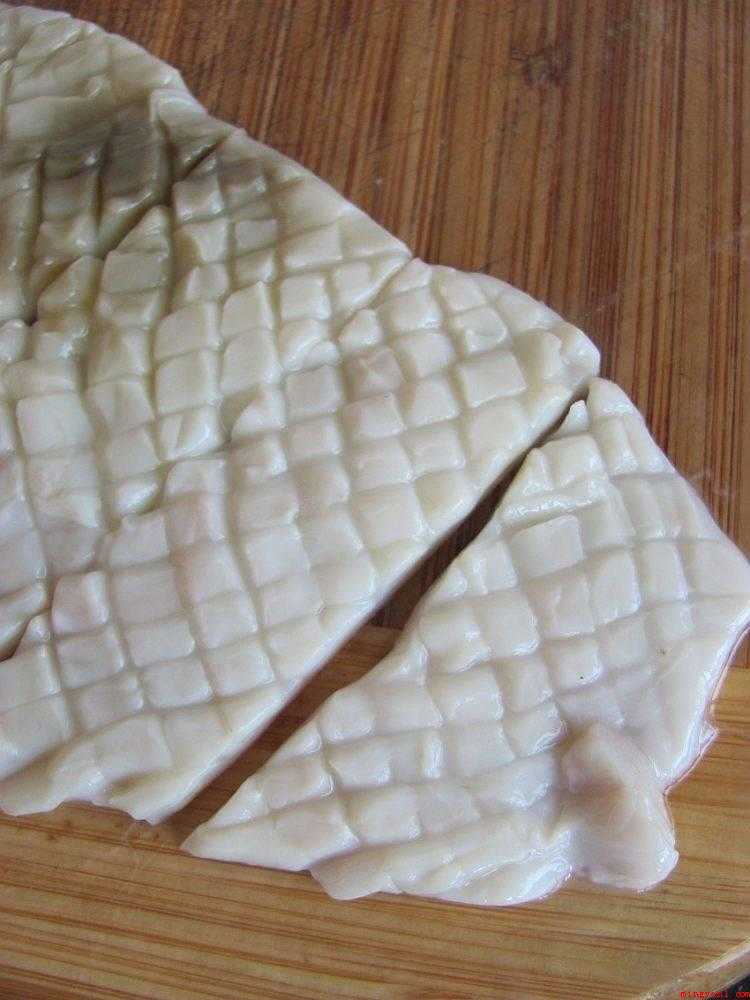 鱿鱼炒韭菜怎么炒(吃鱿鱼是一种好的选择,鱿鱼其营养价值毫不逊色于牛肉和金枪鱼)