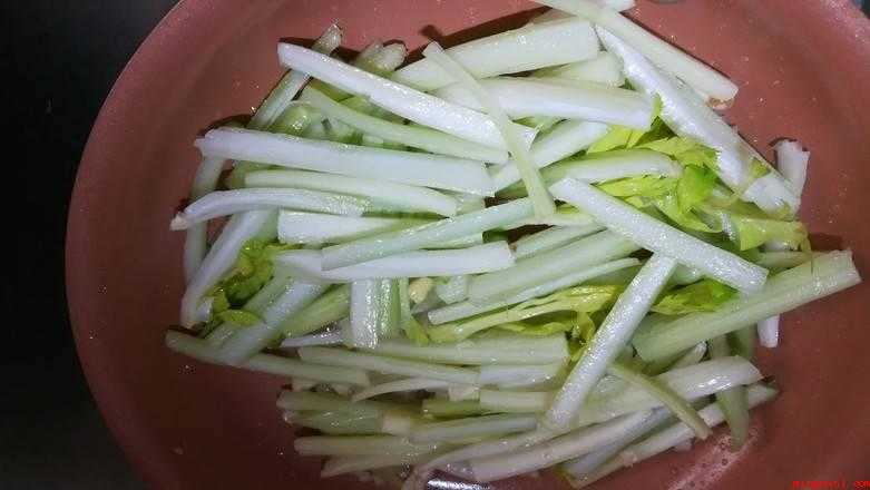 牛肉可以搭什么蔬菜炒(牛肉可以和芹菜炒,具体做法)