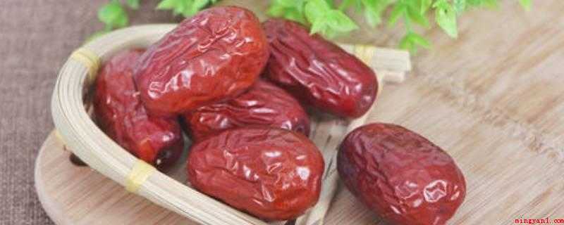 炒大枣怎么炒(食物提前准备:荷兰豆250克、百合3个、红枣15个、油、盐、)