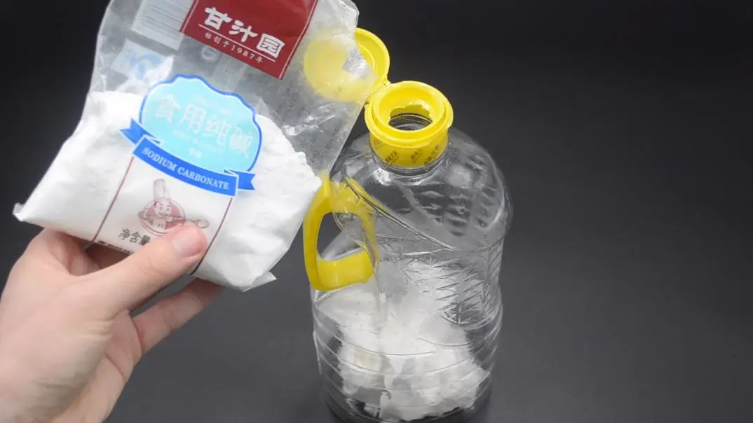 清洗油桶的妙招(清洗油桶的妙招:油桶里的脏东西)