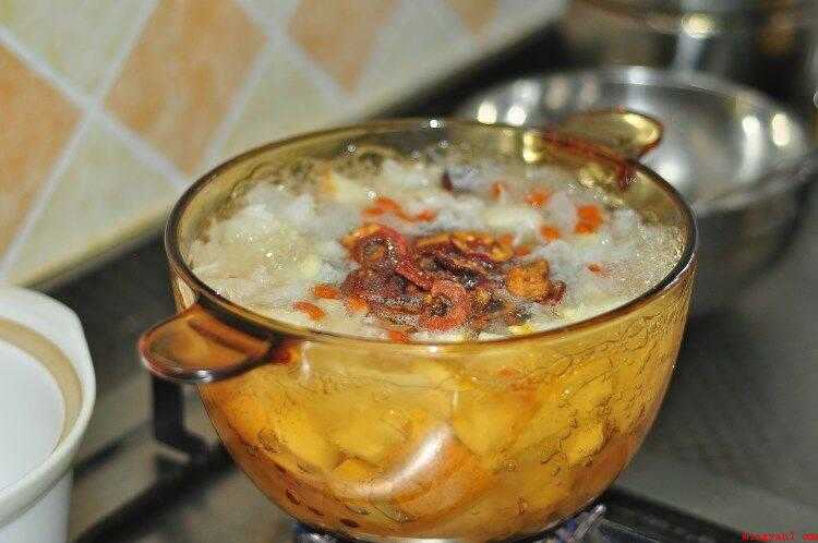 小吊梨汤的做法(雪花梨蒸烤箱的做法步骤)