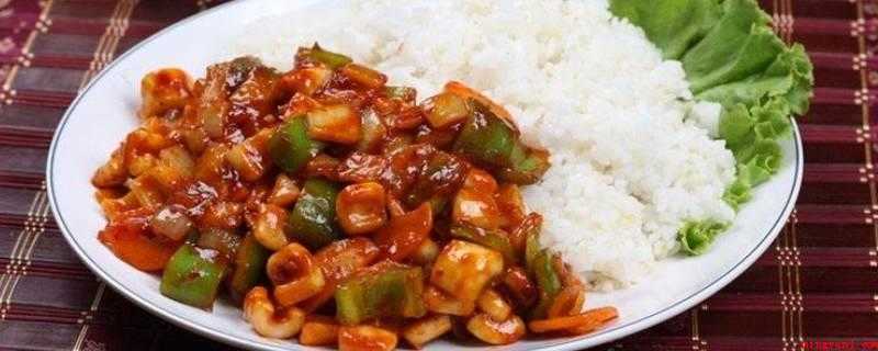 盖浇饭有哪些品种(茄汁鱼片盖浇饭、牛肉荷叶饭、咖喱牛肉炒饭)