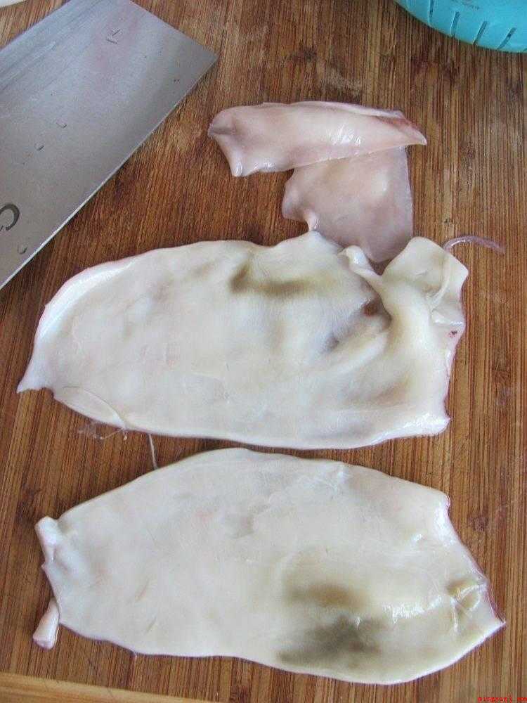 鱿鱼炒韭菜怎么炒(吃鱿鱼是一种好的选择,鱿鱼其营养价值毫不逊色于牛肉和金枪鱼)