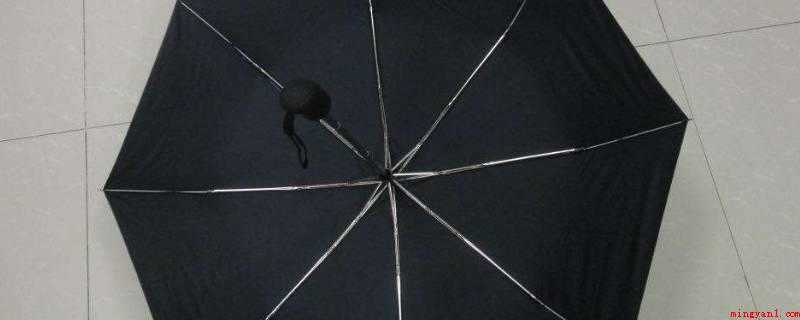 黑胶伞和普通伞的区别（黑胶伞是一种比较常见太阳伞,伞内刷有黑胶,耐用不易脱落）