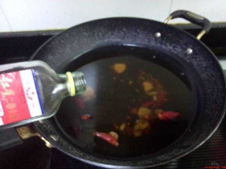 怎样腌制豆角(豇豆的食材准备,豇豆用清水漂净。)