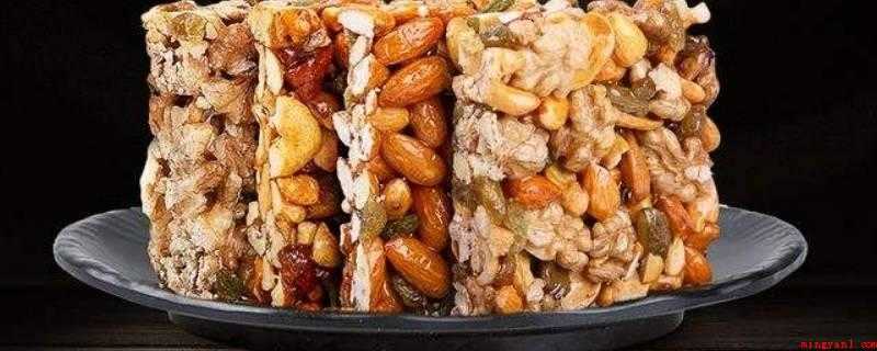 切糕是什么(新疆维吾尔族民众选用传统式特色加工工艺食品)