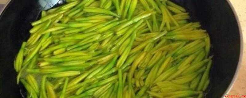 什么菜需要焯水再吃(炒豆子,最好把它们烫一下,否则不容易煮了)