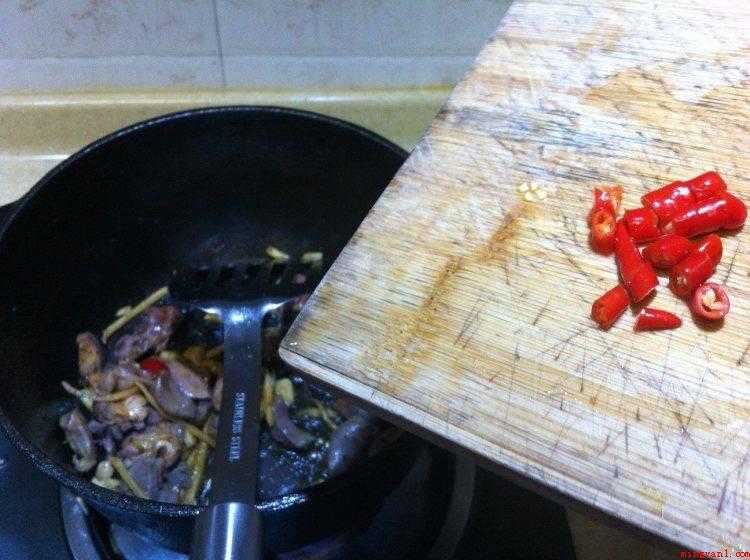 怎么炒鸡杂（鸡杂一副,用料酒腌制约10来分钟）
