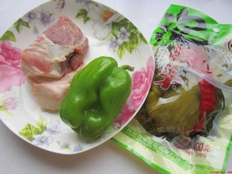 酸菜怎么炒好吃(低热量食品的营养价值有哪些?)