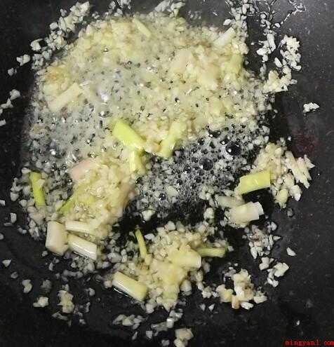 怎么炒虾尾好吃