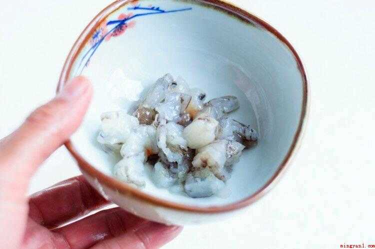虾米粥怎么做（稻米淘洗后用清水泡浸40分钟,小米粒泛白。）