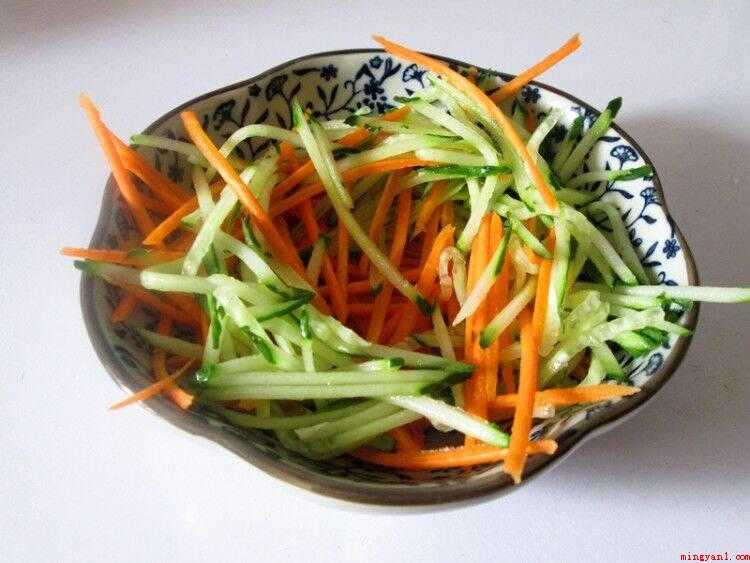 粉皮怎么做(青瓜、胡萝卜丝的常用原料)