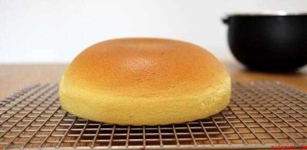 糕怎么做(5个鸡蛋,90克低筋面粉,50克牛奶,60克细砂糖,40克玉)