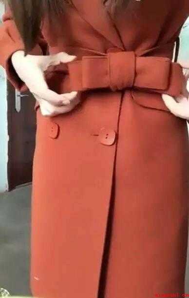 腰带的系法(腰带系法:蝴蝶结包裹在腰上Z形状折叠腰带的长段)