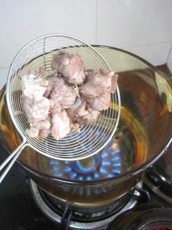 猴头菇怎么做（猴头菇提前一晚浸泡,隔一段时间换一遍水）
