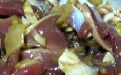 怎么炒菌肝(炒菌肝:鸭胗3个、葱段4个、米酒1勺、麻椒10个、泡椒)