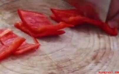 肉片怎么炒好吃(郫县豆瓣酱、3克辣酱炒成辣油)