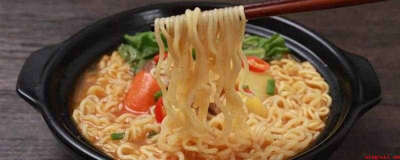 泡面要泡几分钟(方便面里的食品添加剂分别起到增色、漂白、调节胃口、防止氧化、)