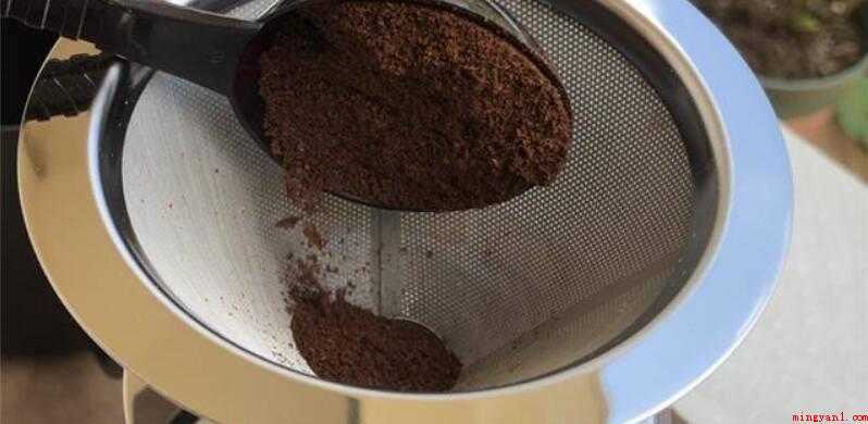 馥芮白怎么做（精盐一样的咖啡粉18克,纯奶160克、90度以上的热水）