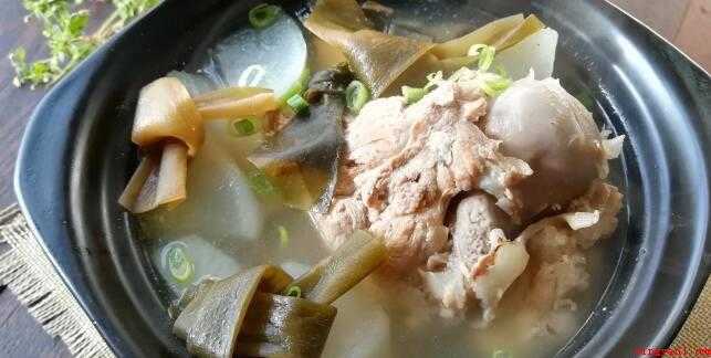 适合老年人的食谱(适合老年人的食谱有:萝卜丝鸡肉丸汤、白萝卜海带汤、羊肉萝卜丝)