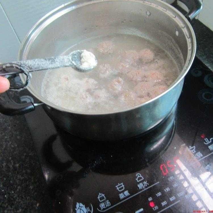 清水丸子肉馅怎么调(小火煮丸子营养成分 )