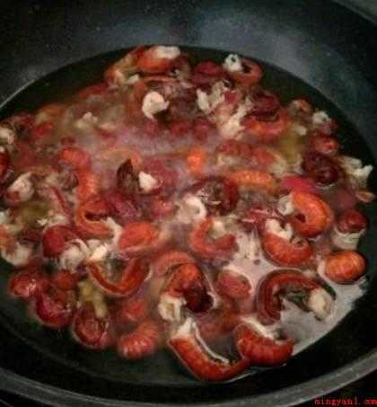 怎么炒龙虾(炸龙虾的材料,简单又好吃)