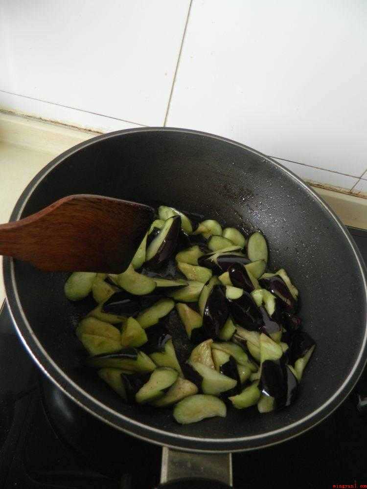 怎么烧茄子好吃又简单(茄子这样做,简单又好吃)