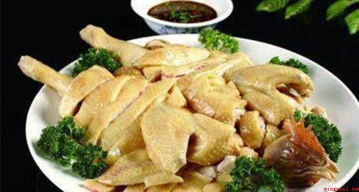 清蒸鸡怎么做(蒸鸡是淮扬风味菜,是夏季菜,家庭生产非常方便,鸡胸肉,腿肉鲜)