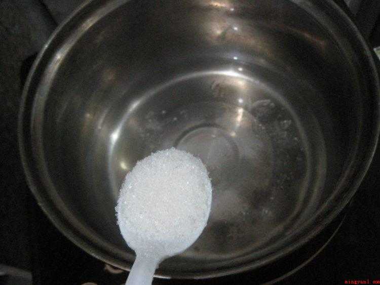 刨冰怎么做(多功能料理机粉碎,用擀面棍敲碎,凹凸感)