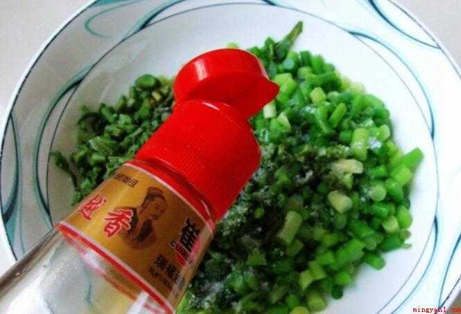 香椿芽和蒜苔凉拌的做法