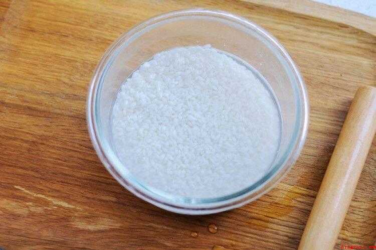 虾米粥怎么做（稻米淘洗后用清水泡浸40分钟,小米粒泛白。）