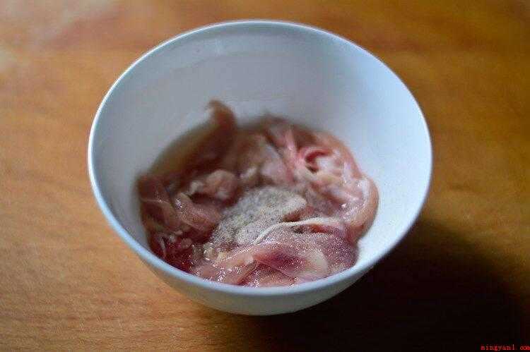 剔骨鸡腿肉怎么做好吃(鸡腿这样做,简单又好吃)