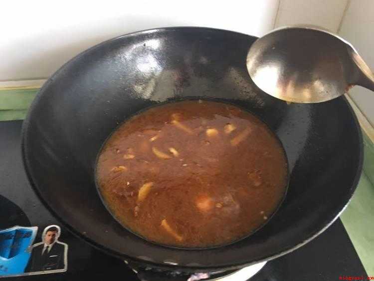 柳根鱼的做法（去鳞鱼,清洁内脏备用。）