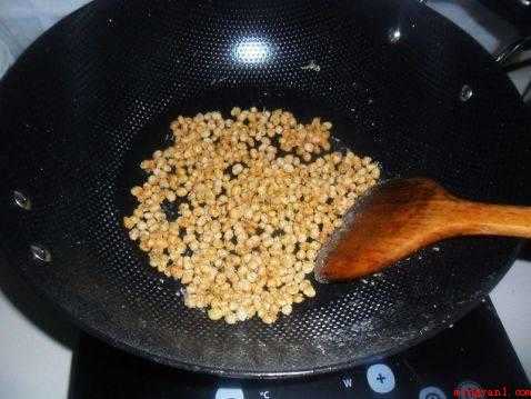 怎么炒豆子（炒豆的做法,简单又好吃）
